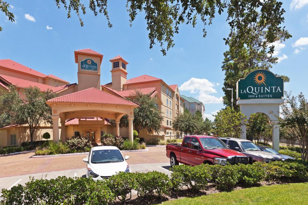 La Quinta Inn and Suites Houston Bush IAH South