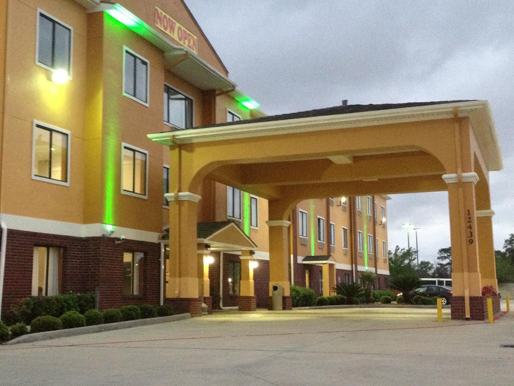 Quality Inn and Suites Hwy 290 Brookhollow