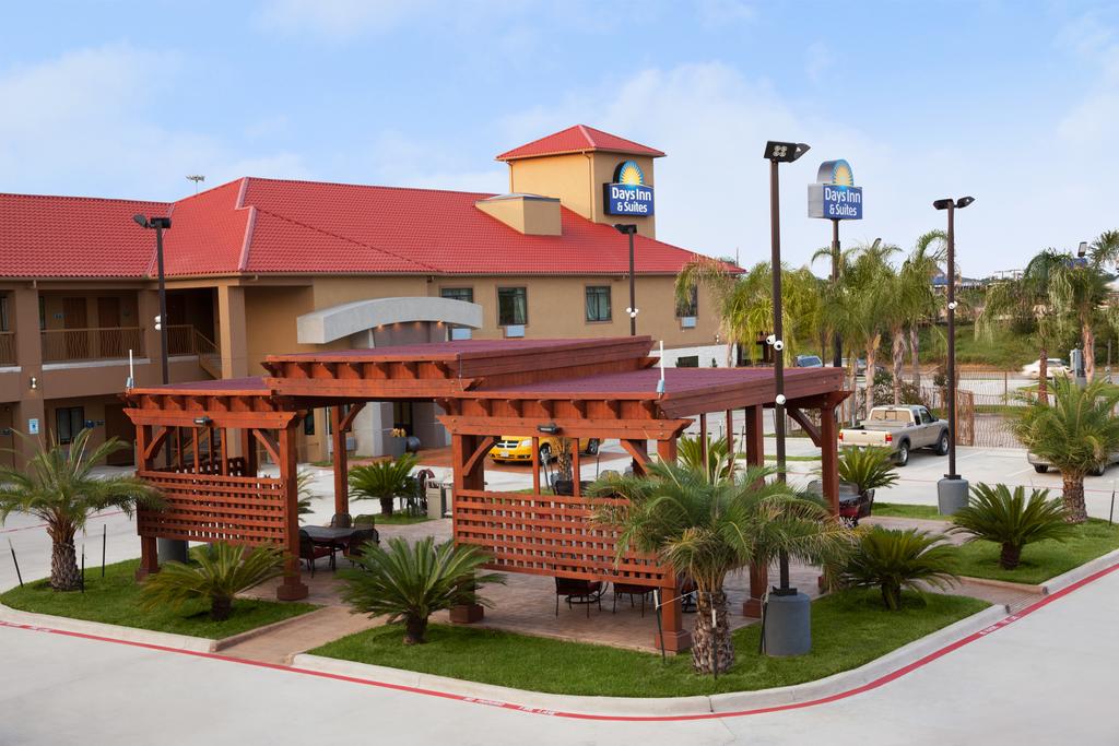 Days Inn and Suites Houston North-Spring