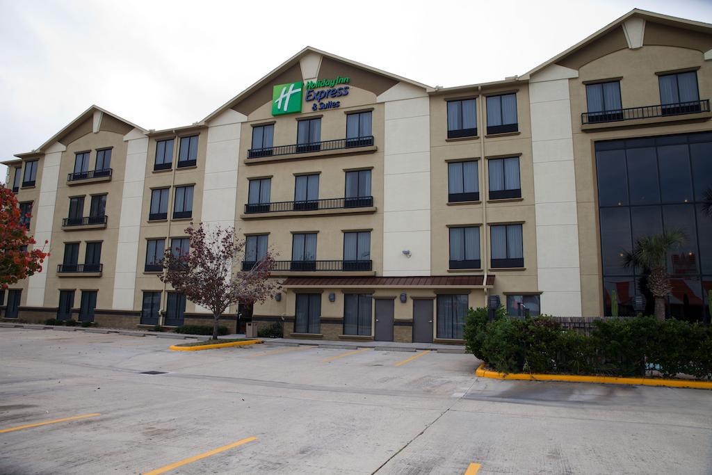 Holiday Inn Express and Suites North Intercontinental