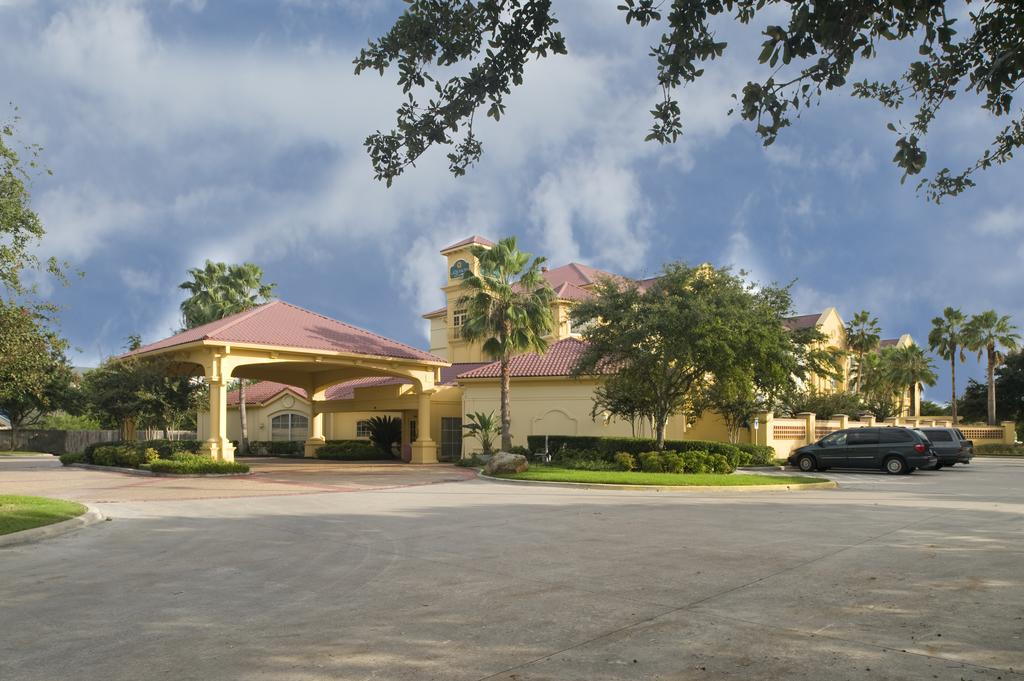 La Quinta Inn and Suites Houston West Park 10