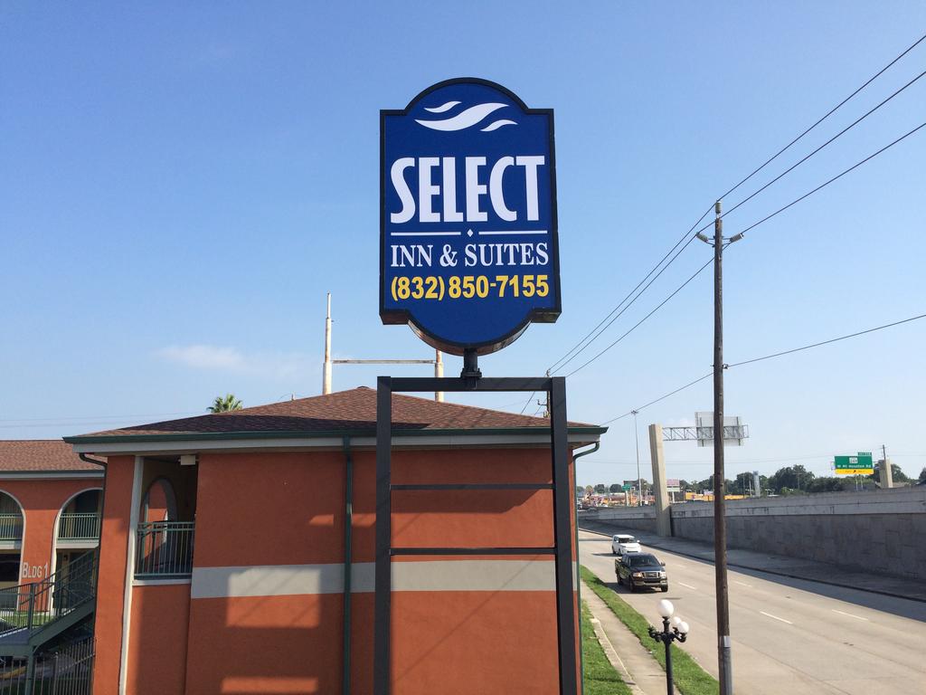 Select Inn and Suites