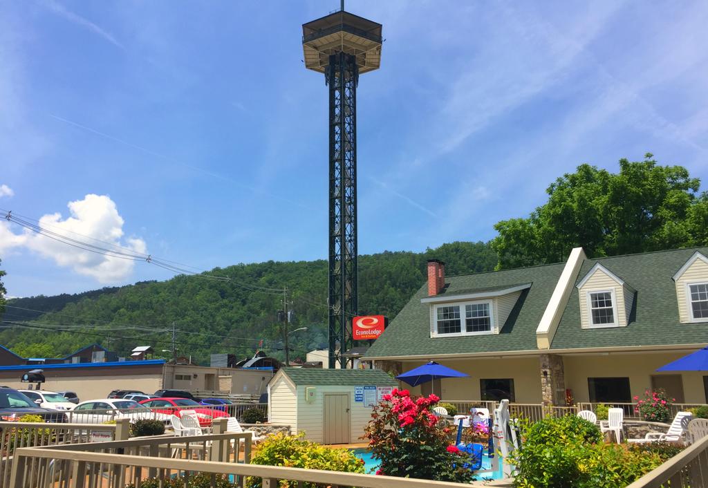 Econo Lodge Inn and Suites - the Convention Center