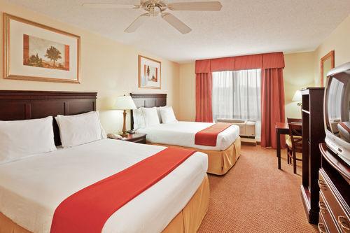 Holiday Inn Express Suites Philadelphia