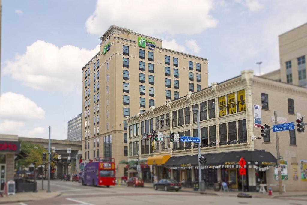 Holiday Inn Express and Suites Pitsburgh North Shore