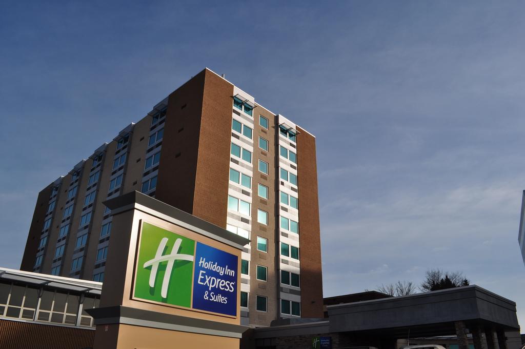 Holiday Inn Express and Suites Pittsburgh West - Green Tree