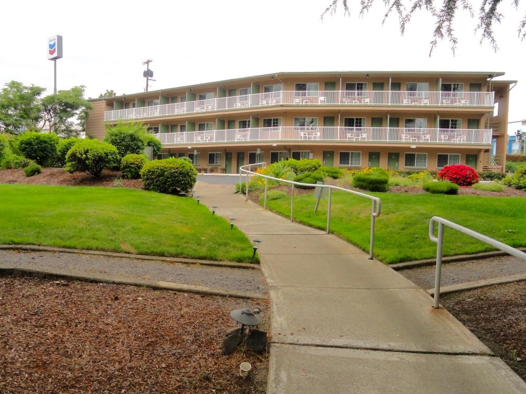 Travelodge Roseburg Riverfront