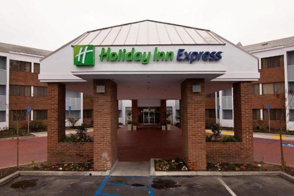 Holiday Inn Express Port Hueneme