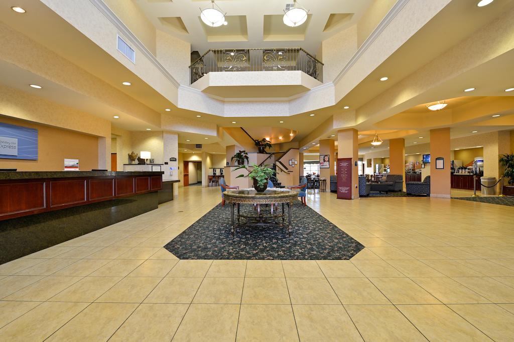 Holiday Inn Express Suites Elk Grove Ctrl - Sacramento S