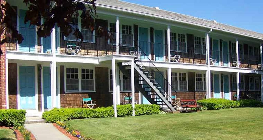 Colonial Village Motel and Cottages