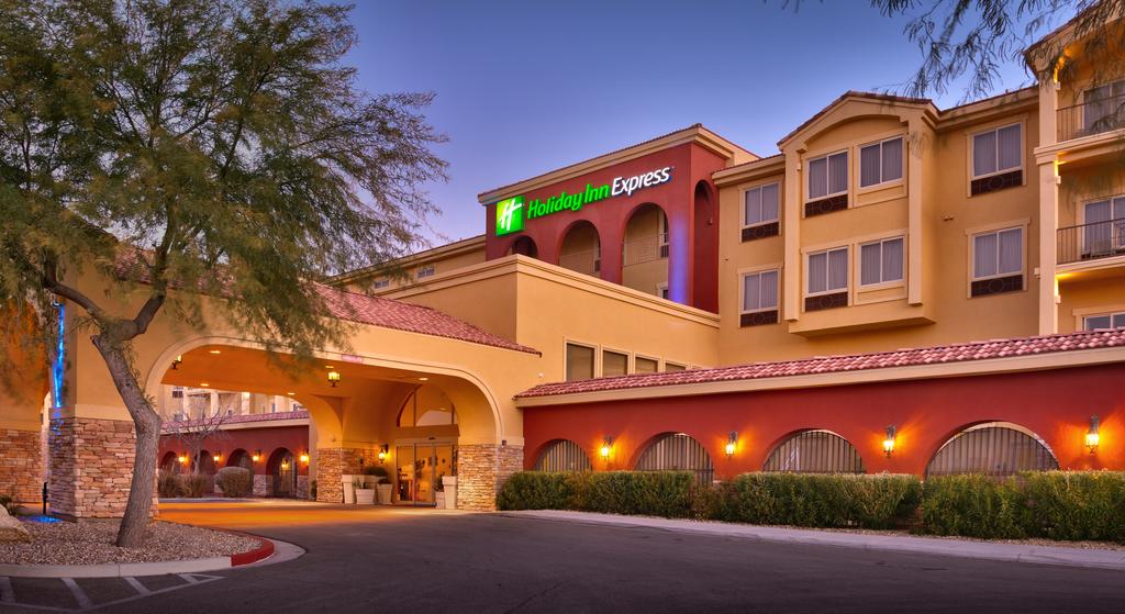 Holiday Inn Express and Suites Mesquite