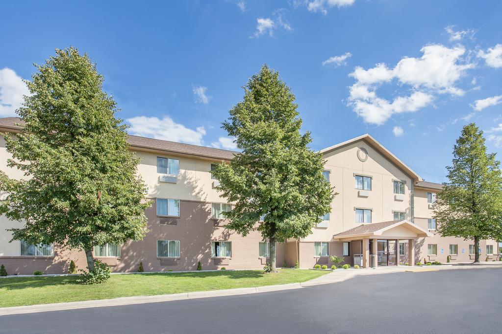 Baymont Inn and Suites Holland