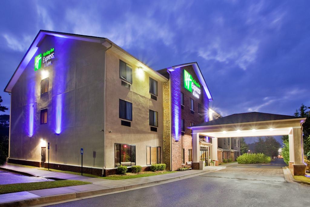 Holiday Inn Express and Suites Buford NE - Lake Lanier Area