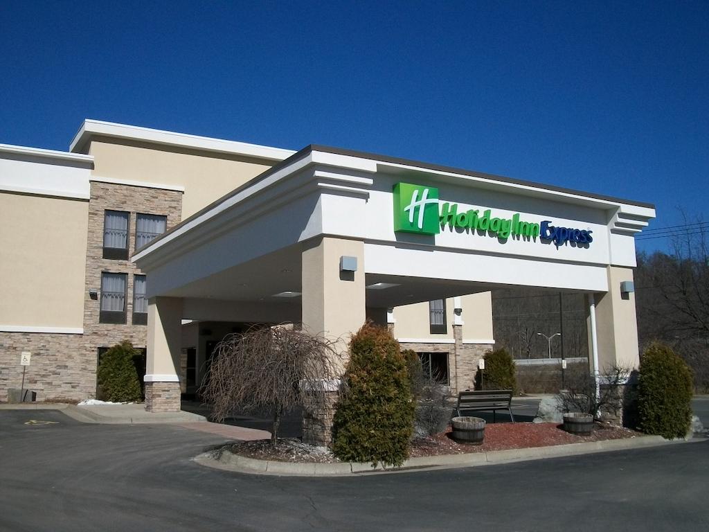 Holiday Inn Express Painted Post - Corning