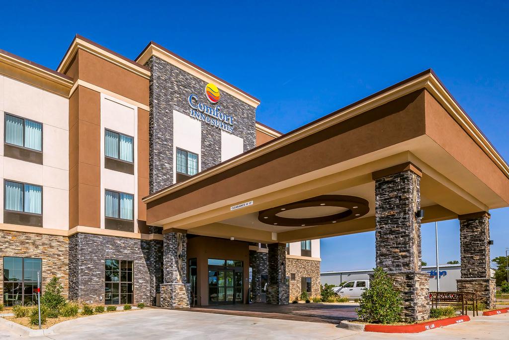 COMFORT INN AND SUITES MOORE - Oklahoma City