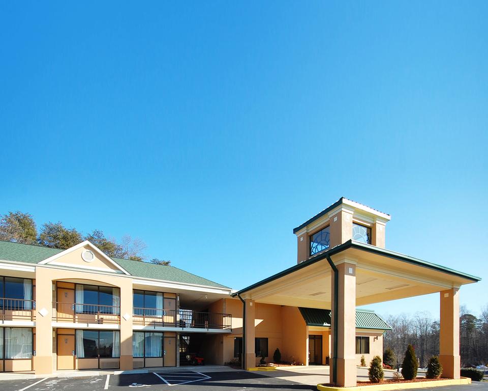 Econo Lodge Inn and Suites Pilot Mountain