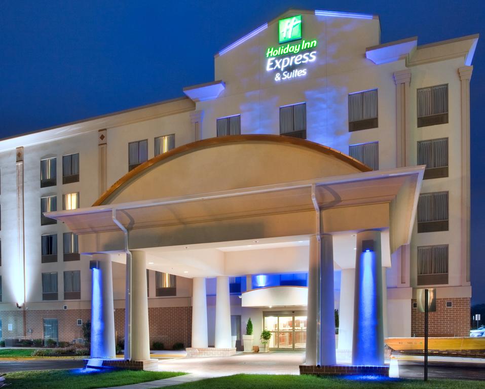 Holiday Inn Express Suites Fredericksburg