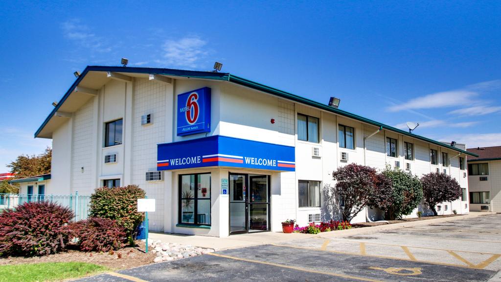 Motel 6 Normal - Bloomington Area