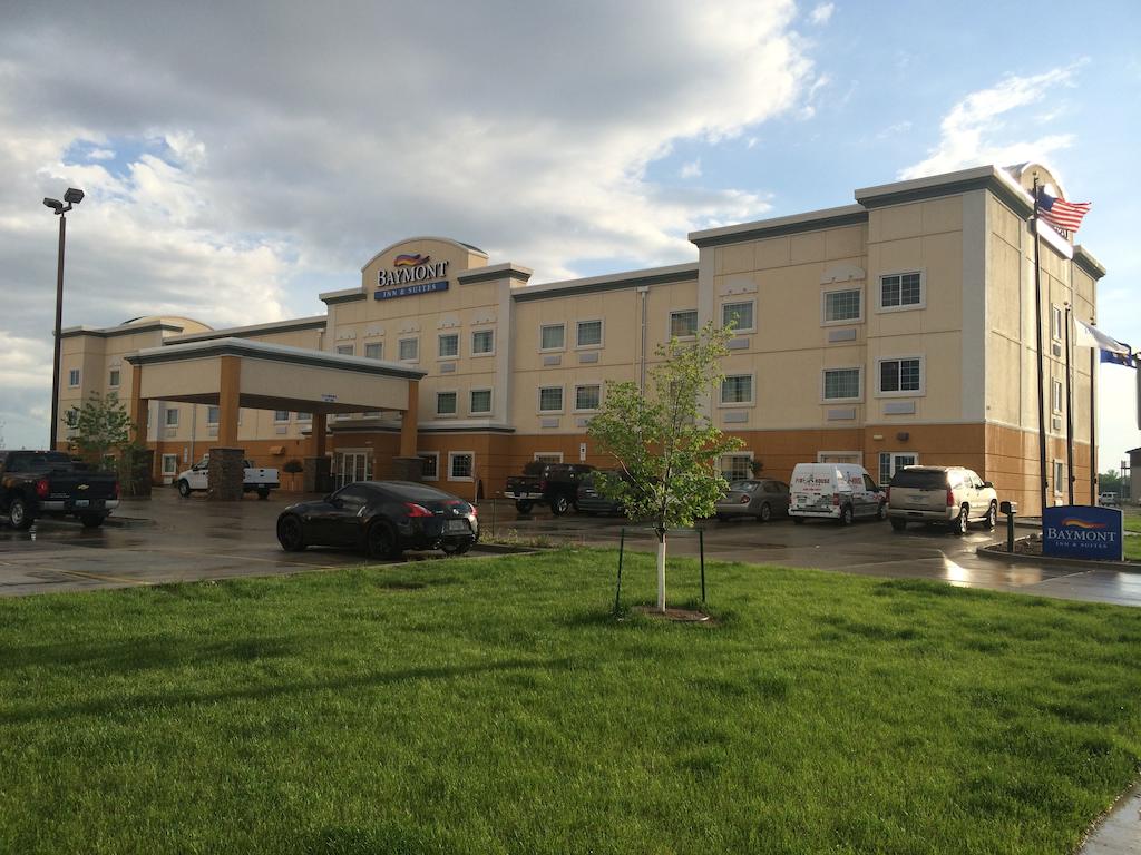 Baymont Inn and Suites Minot ND