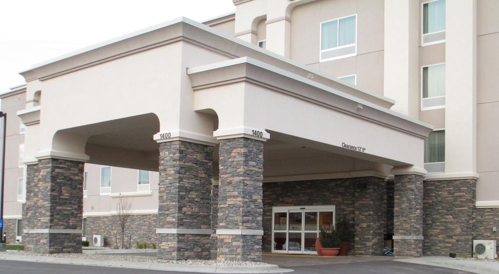 Hampton Inn and Suites Minot