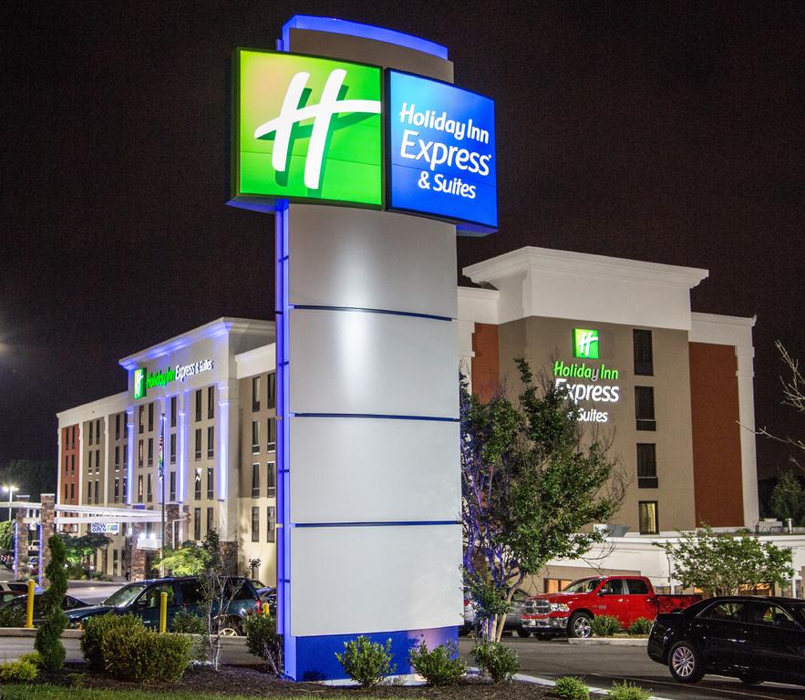 Holiday Inn Express and Suites Antioch