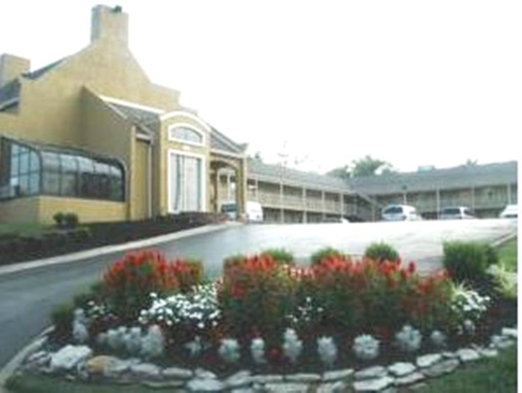 Quarters Inn and Suites