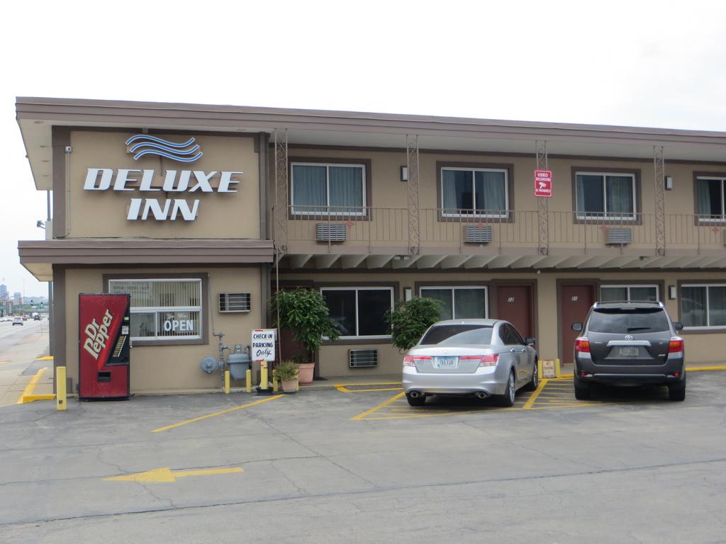 Deluxe Inn