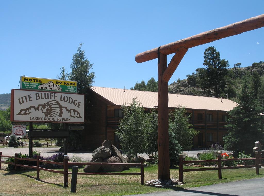 Ute Bluff Lodge - Cabins and RV Park