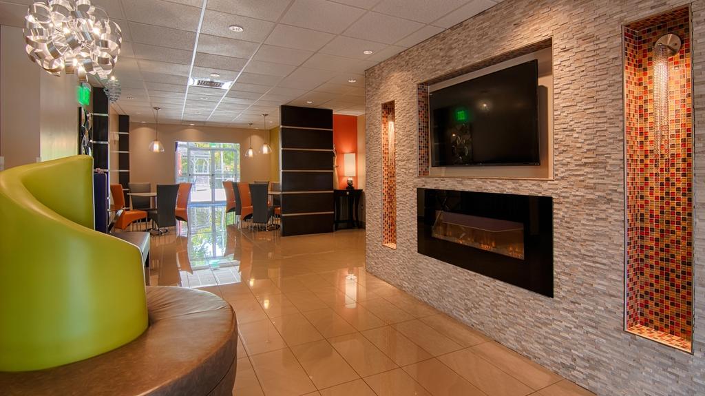 Days Inn and Suites Bonita Springs North Naples