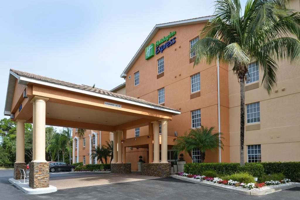 Holiday Inn Express Hotel and Suites Bonita Springs