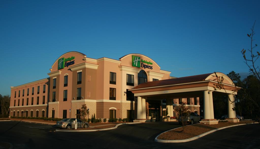 Holiday Inn Express Suites Perry