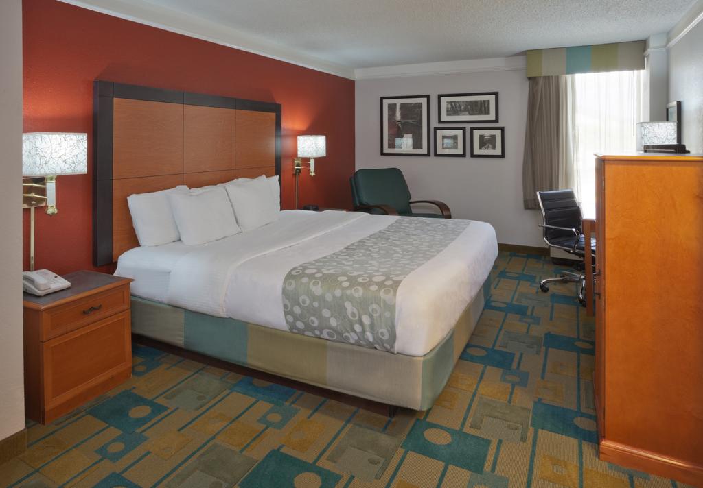 La Quinta Inn and Suites Houston Stafford Sugarland