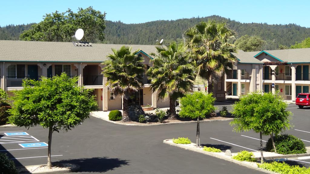 Cloverdale Wine Country Inn