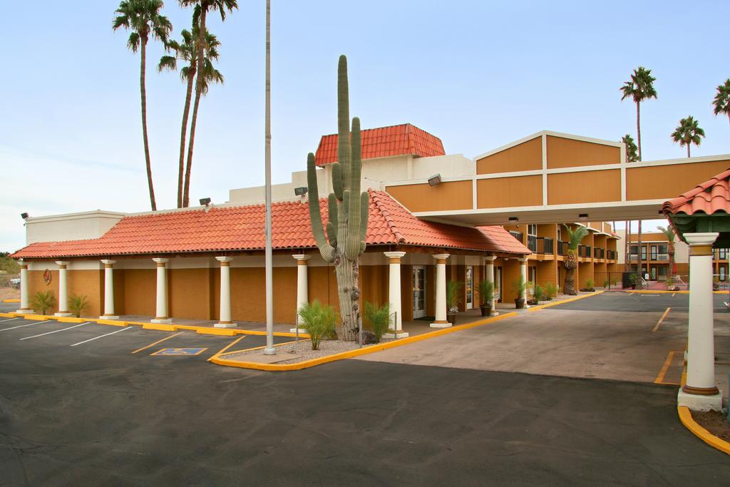 Econo Lodge Inn and Suites