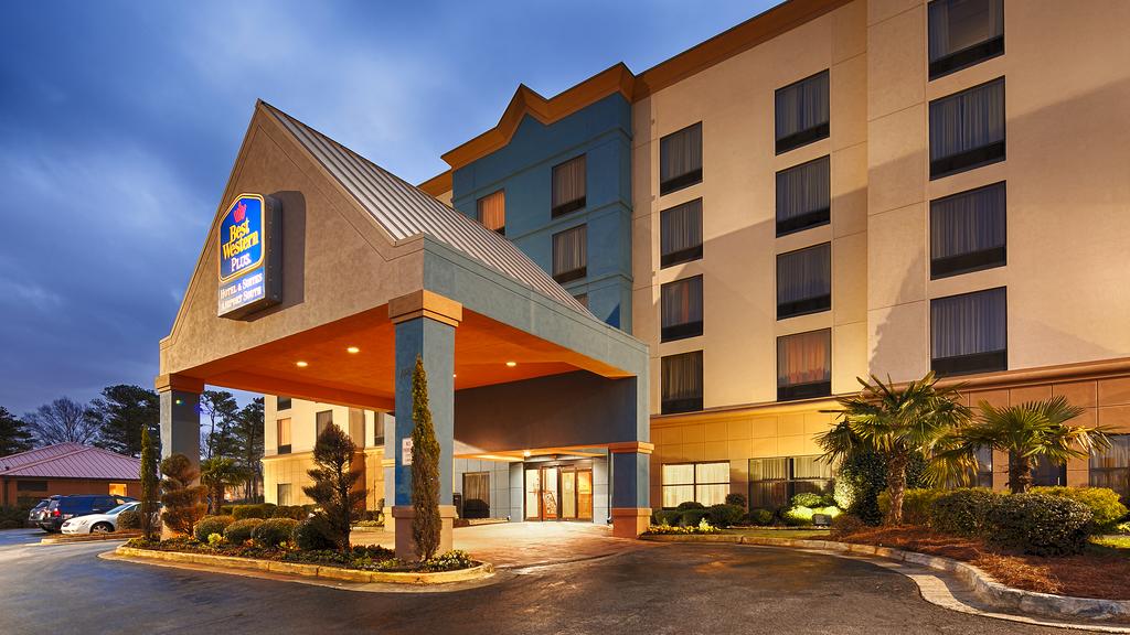 BEST WESTERN PLUS Hotel and Suites Airport South