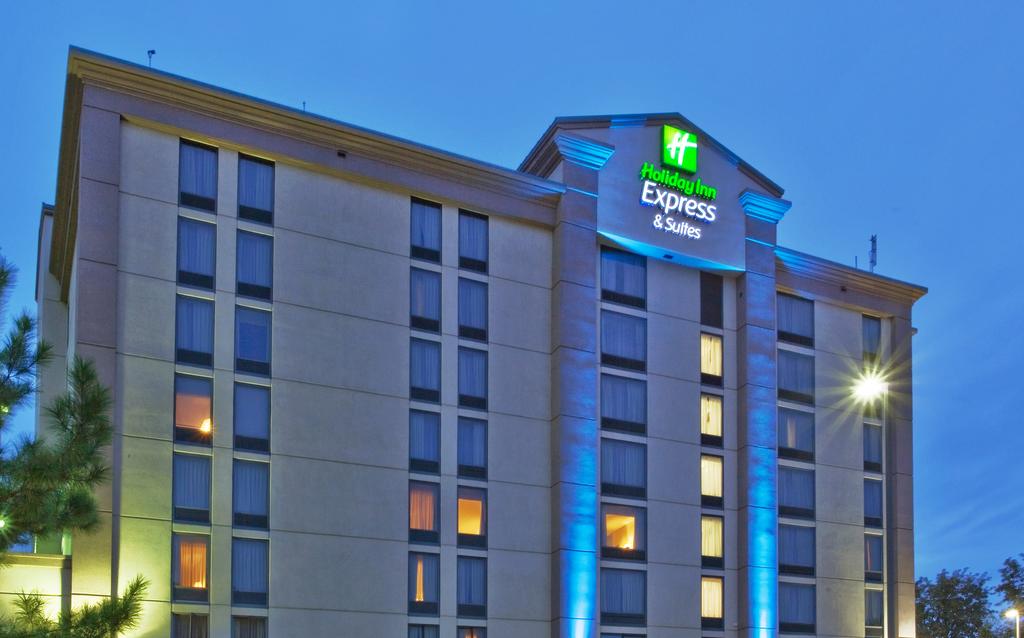 Holiday Inn Express Suites Atlanta N-Perimeter Mall Area