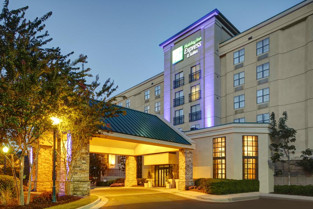 Holiday Inn Express and Suites Atlanta Buckhead