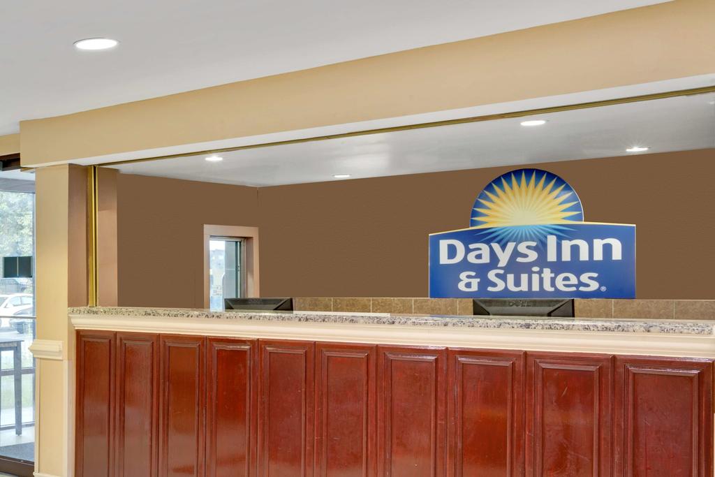 Days Inn and Suite-College Park-Atlanta-Airport West