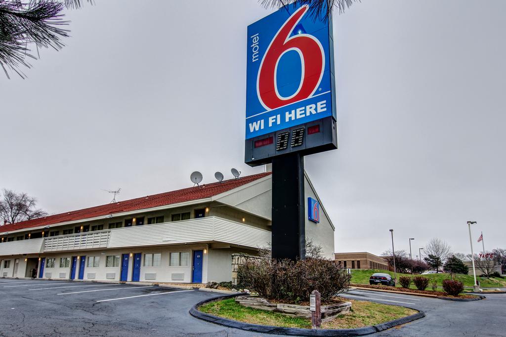 Motel 6 Florissant