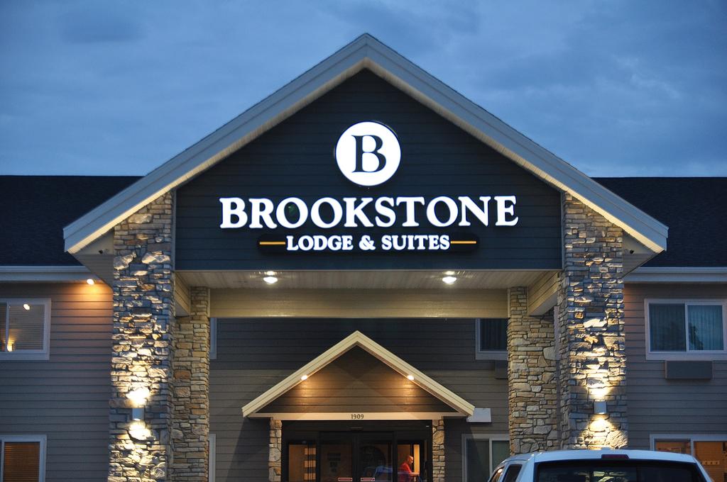 Brookstone Lodge and Suites