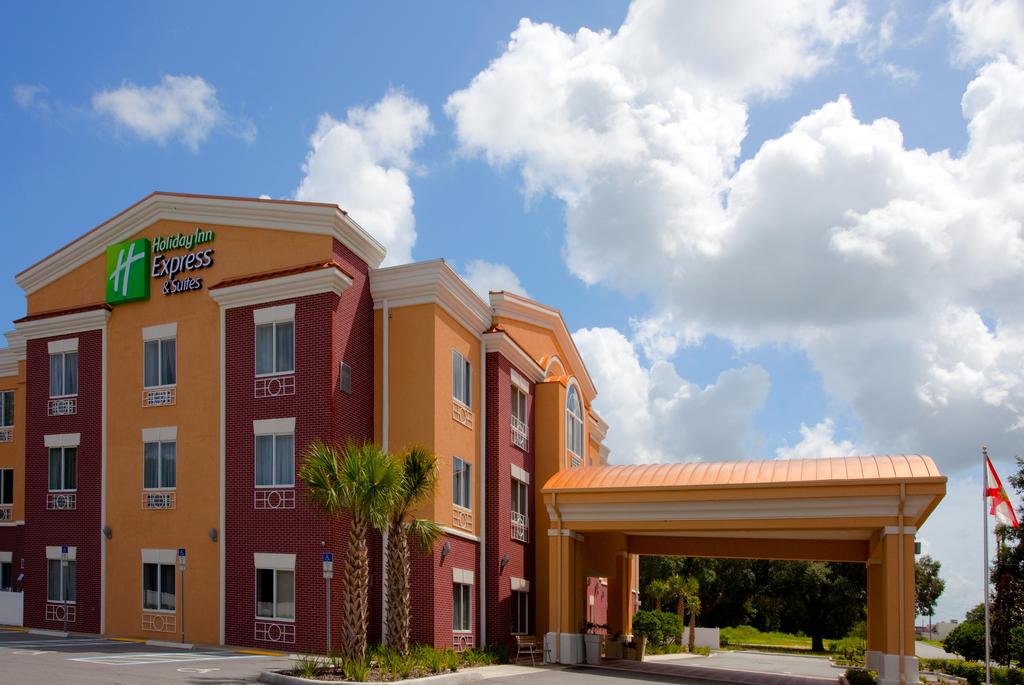 Holiday Inn Express Hotel and Suites Brooksville-I-75