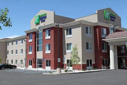 Holiday Inn Exp Stes Airport