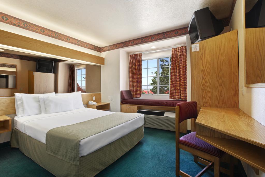 Microtel Inn and Suites by Wyndham Albuquerque West