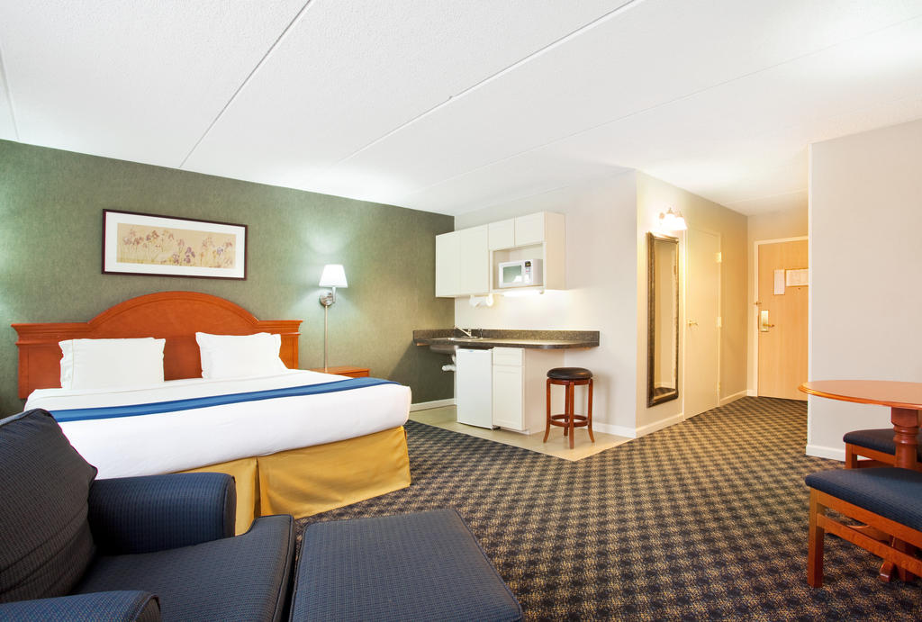 Quality Inn and Suites Saint Charles