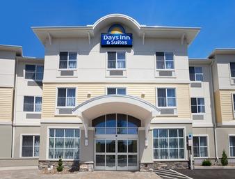 Days Inn and Suites Altoona