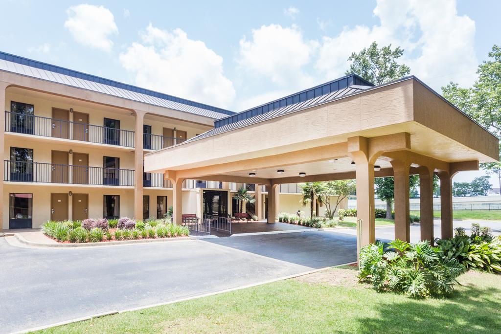 Baymont Inn and Suites Pensacola