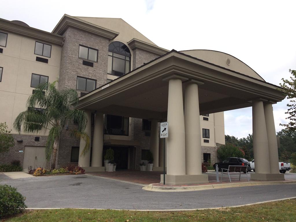 Holiday Inn Express and Suites Pensacola West - Navy Base