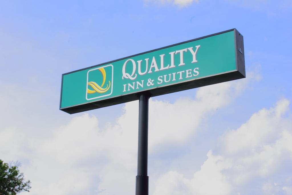 Quality Inn and Suites Pensacola Bayview