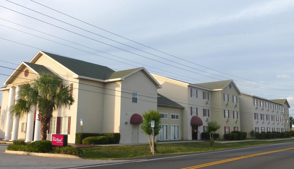 Red Roof Inn and Suites Pensacola - NAS Corry