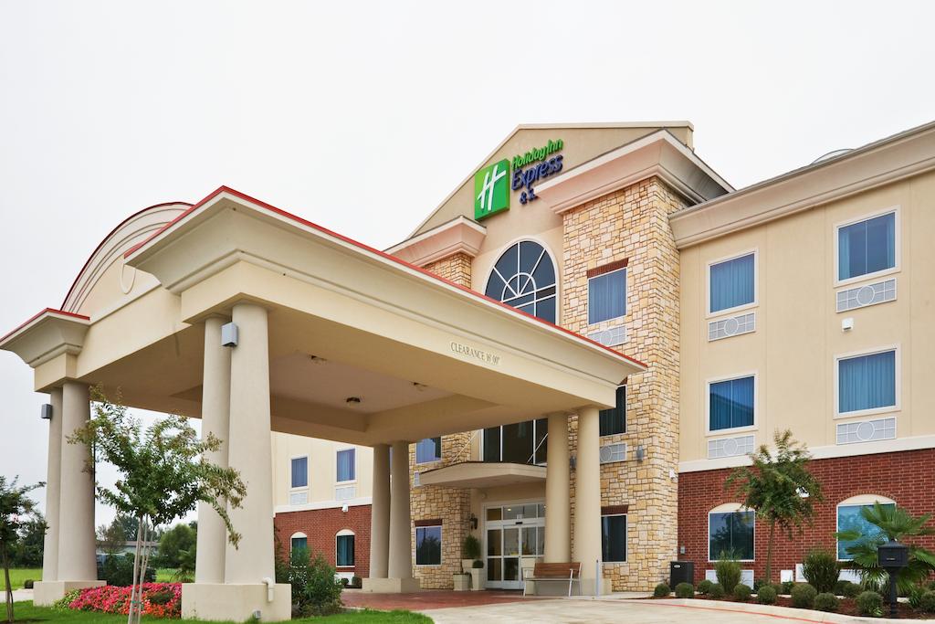 Holiday Inn Express Suites New Boston